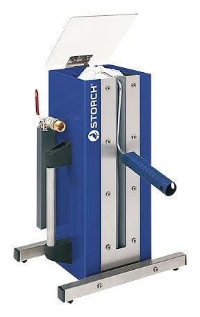 Устройство для мойки малярных валиков STORCH Turbo-Wash. Очень эффективная и быстрая мойка. Подсоединяется к обычному водопроводу или водопроводу высокого давления. Из нержавеющей стали. Может использоваться самостоятельно или в комплекте с отстойником и коагулятором сточных вод WAMAB. Присоединительные шланги поставляются дополнительно. Арт.: 19 52 00.